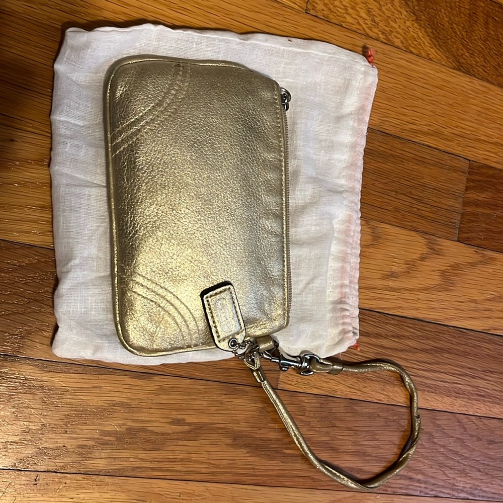 Coach leather wristlet in gold, very good condition